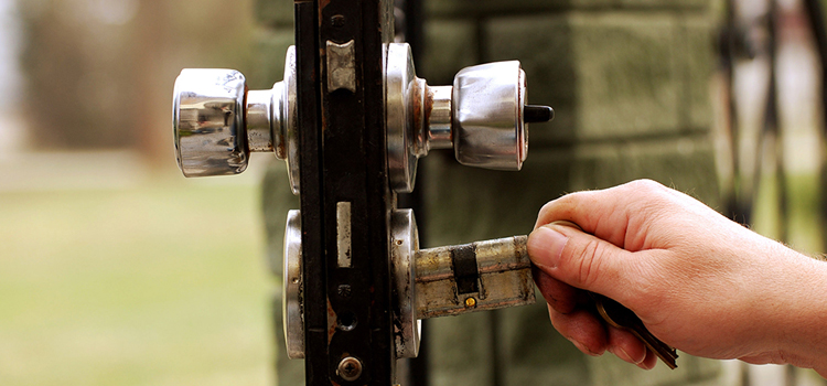 front door latch repair Englewood